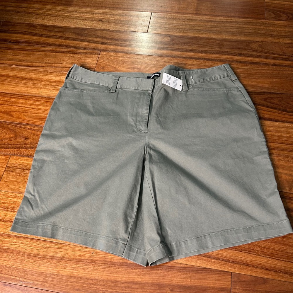 Lands End Womens 18W gray mid rise Chino Shorts Cotton Stretch Twill